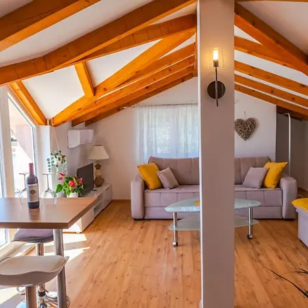 Comfortable Near Opatija * 马图利